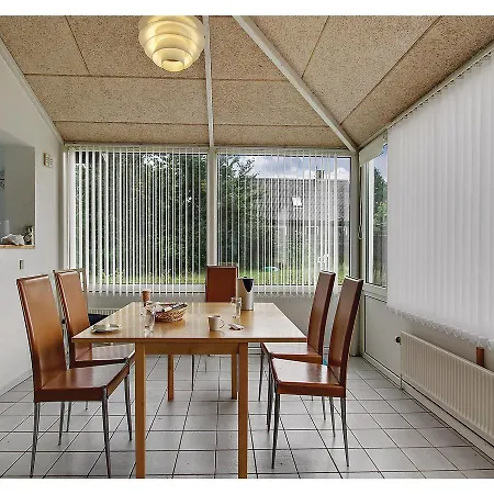 Three-bedroom Holiday In * Glesborg